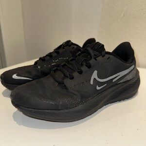 Women’s Nike running shoes size 6.5